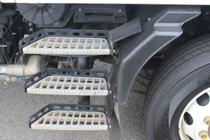 2013 ISUZU FTR 900 WHITE