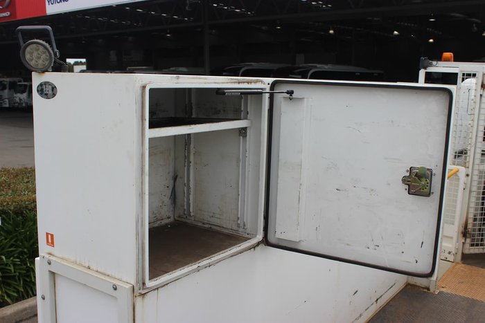 2013 ISUZU FTR 900 WHITE