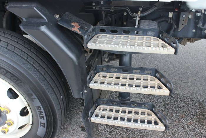 2013 ISUZU FTR 900 WHITE