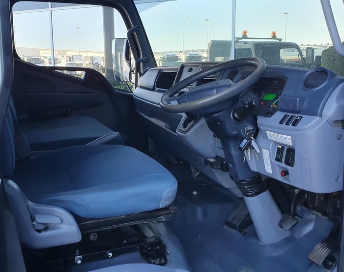 2013 FUSO 815 CANTER WHITE