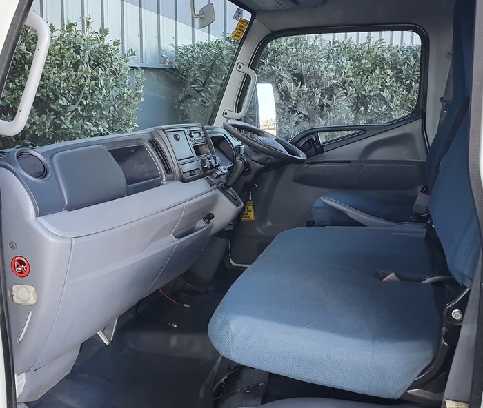 2013 FUSO 815 CANTER WHITE