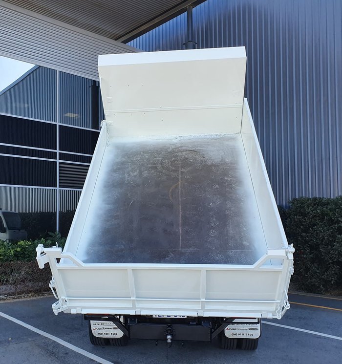 2013 FUSO 815 CANTER WHITE