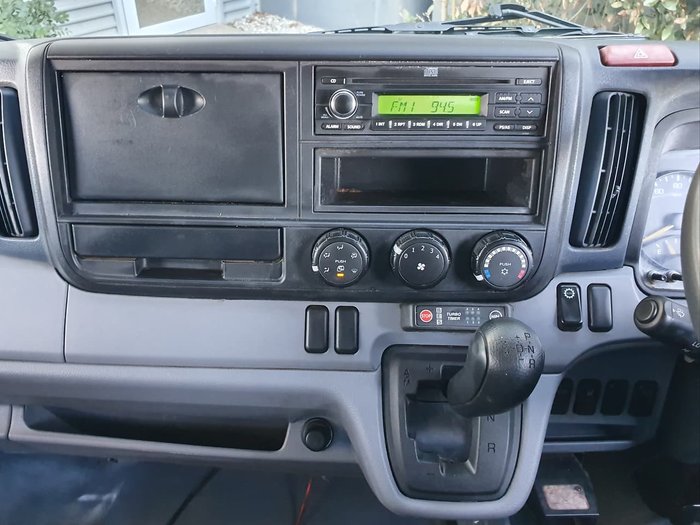 2013 FUSO 815 CANTER WHITE