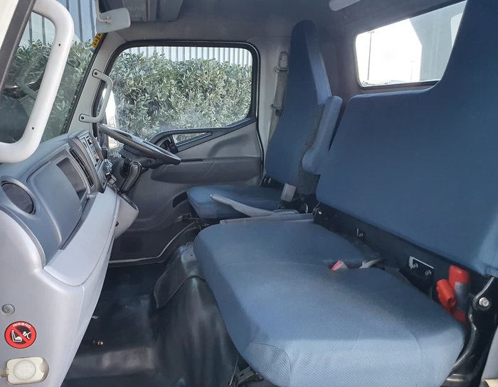 2013 FUSO 815 CANTER WHITE