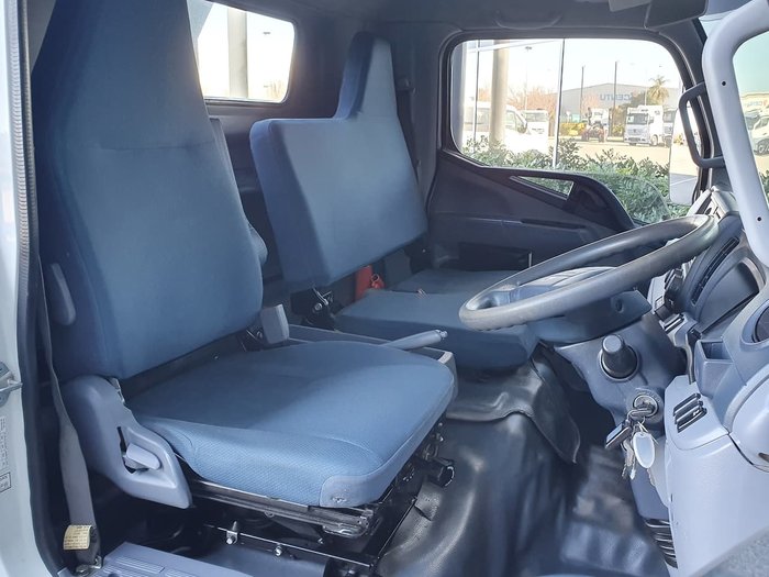 2013 FUSO 815 CANTER WHITE