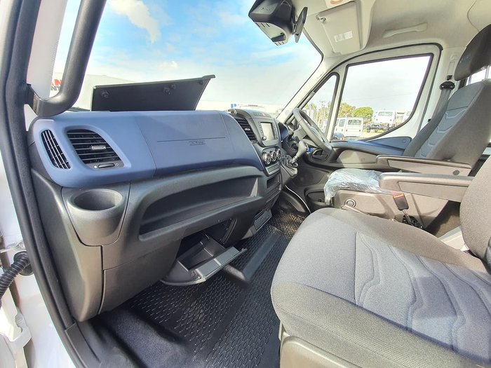 2020 IVECO DAILY 70C21 DUAL CAB 3750MM WHEELBASE null null white