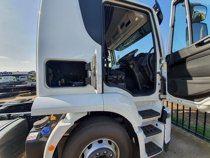 2020 IVECO STRALIS ATI 360 4X2 CAB CHASSIS - LOW ROOF SLEEPER AUTO null null white
