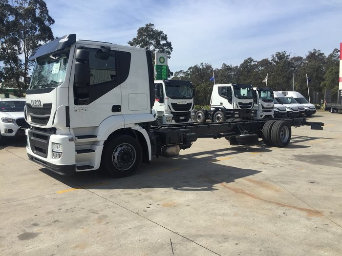 2020 IVECO STRALIS ATI 360 4X2 CAB CHASSIS - LOW ROOF SLEEPER AUTO null null white