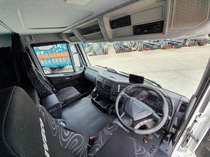 2020 IVECO STRALIS ATI 360 4X2 CAB CHASSIS - LOW ROOF SLEEPER AUTO null null white