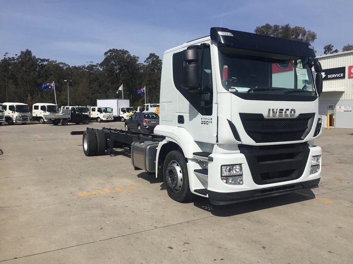 2020 IVECO STRALIS ATI 360 4X2 CAB CHASSIS - LOW ROOF SLEEPER AUTO null null white