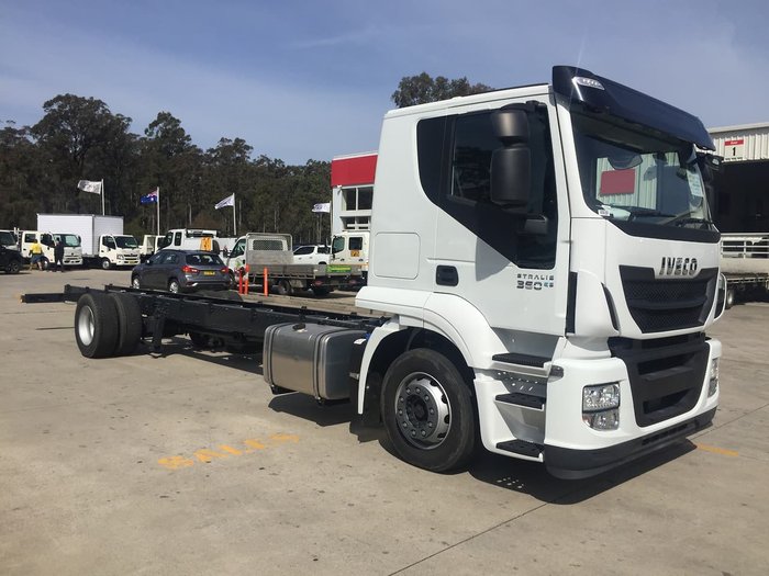 2020 IVECO STRALIS ATI 360 4X2 CAB CHASSIS - LOW ROOF SLEEPER AUTO null null white