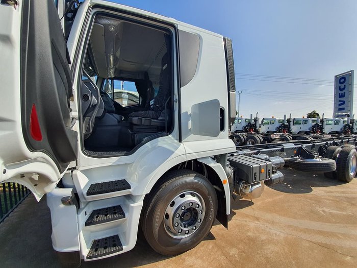 2020 IVECO STRALIS ATI 360 4X2 CAB CHASSIS - LOW ROOF SLEEPER AUTO null null white