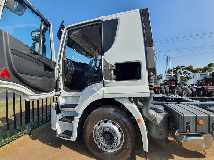 2020 IVECO STRALIS ATI 360 4X2 CAB CHASSIS - LOW ROOF SLEEPER AUTO null null white