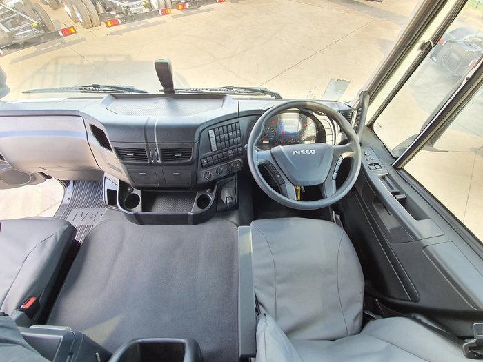 2020 IVECO 2020 IVECO STRALIS ATI 360 6X2 HIGH ROOF null null White