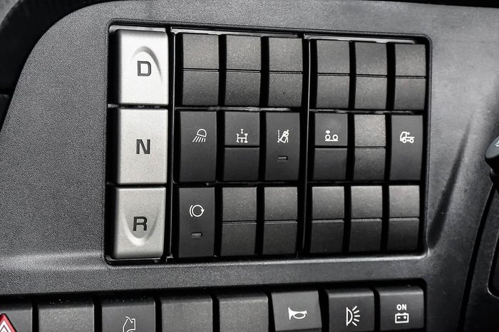 2020 IVECO 2020 IVECO STRALIS ATI 360 6X2 HIGH ROOF null null White