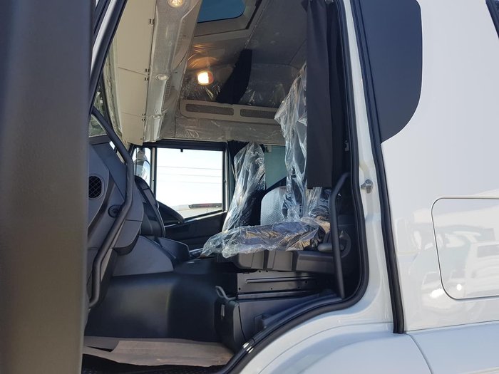 2020 IVECO 2020 IVECO STRALIS ATI 360 6X2 HIGH ROOF null null White