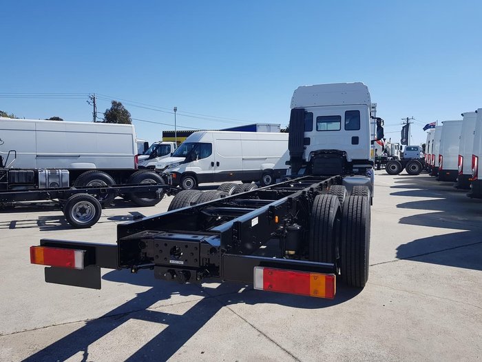 2020 IVECO 2020 IVECO STRALIS ATI 360 6X2 HIGH ROOF null null White