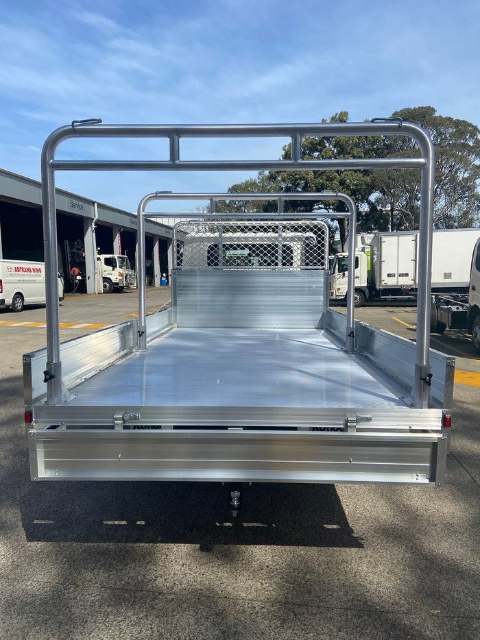 2020 HINO 300 SERIES 616 CREW CAB TRADEACE White