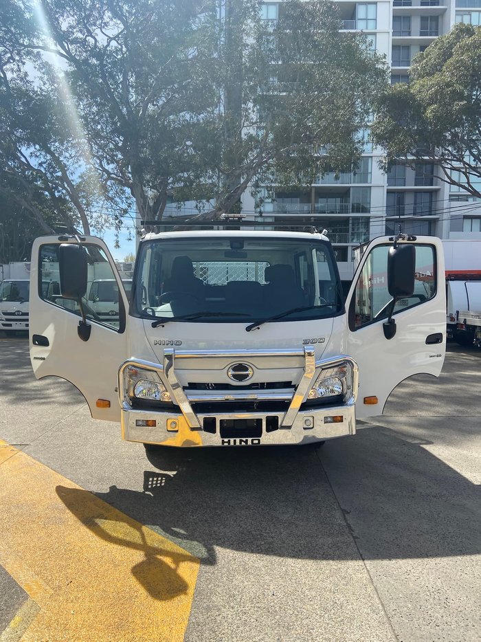 2020 HINO 300 SERIES 616 CREW CAB TRADEACE White