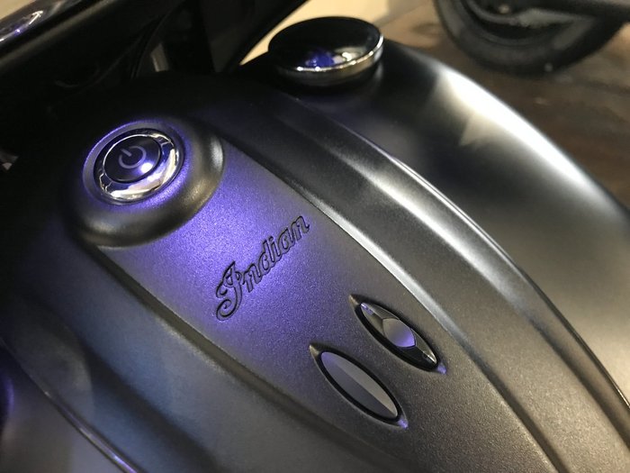 2017 Indian CHIEFTAIN DARK HORSE Thunder Black Smoke