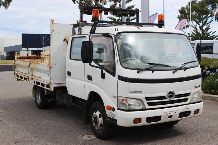 2010 HINO 300 SERIES 716 WHITE