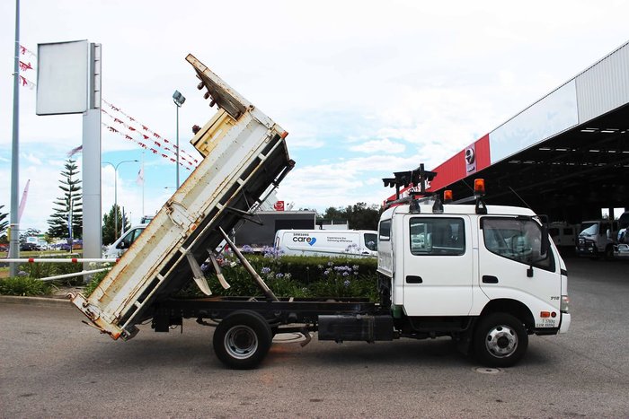 2010 HINO 300 SERIES 716 WHITE