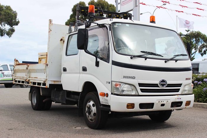 2010 HINO 300 SERIES 716 WHITE