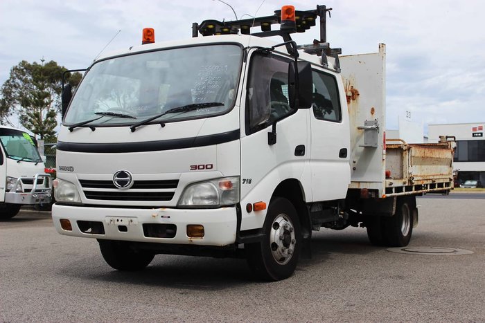 2010 HINO 300 SERIES 716 WHITE