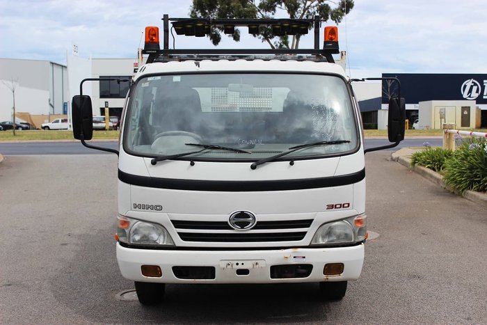 2010 HINO 300 SERIES 716 WHITE