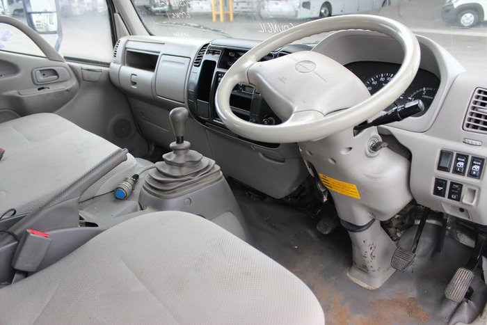 2010 HINO 300 SERIES 716 WHITE