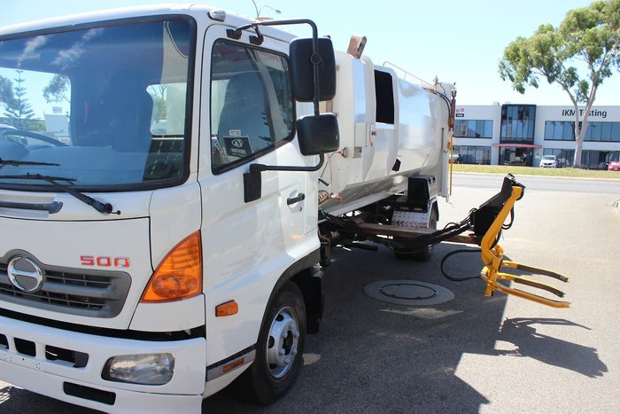 2014 HINO 500 SERIES FC1022 WHITE