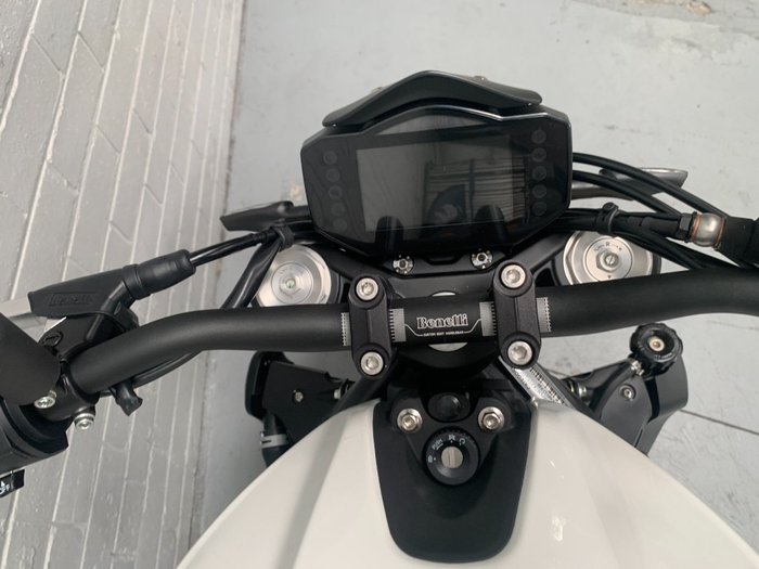 2021 Benelli 2021 Benelli 750CC 752S Road White