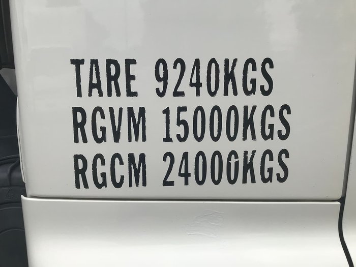 2009 HINO FG 1527 White
