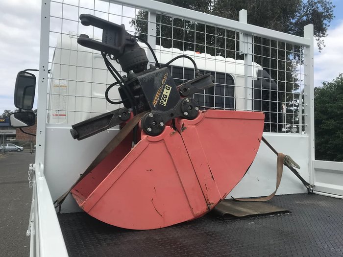 2009 HINO FG 1527 White