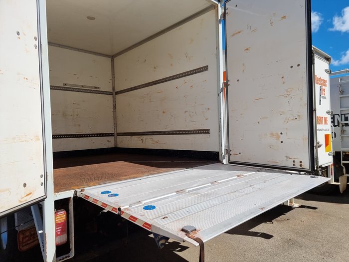 2015 ISUZU FTS800 CREW CAB AUTO 4X4 WHITE