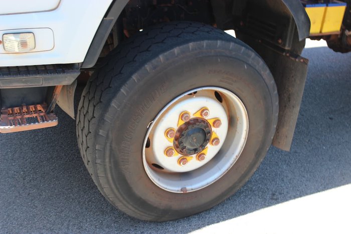 2015 ISUZU FTS800 CREW CAB AUTO 4X4 WHITE