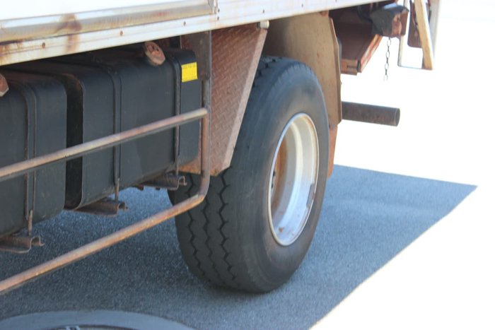 2015 ISUZU FTS800 CREW CAB AUTO 4X4 WHITE