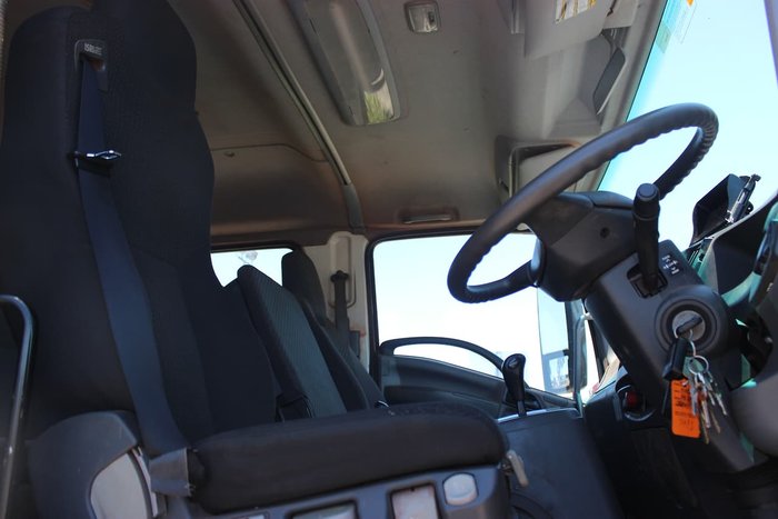 2015 ISUZU FTS800 CREW CAB AUTO 4X4 WHITE