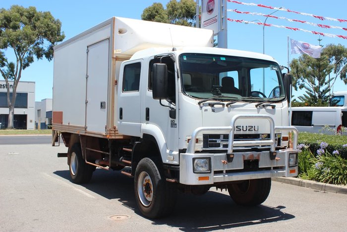 2015 ISUZU FTS800 CREW CAB AUTO 4X4 WHITE