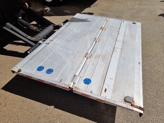 2015 ISUZU FTS800 CREW CAB AUTO 4X4 WHITE