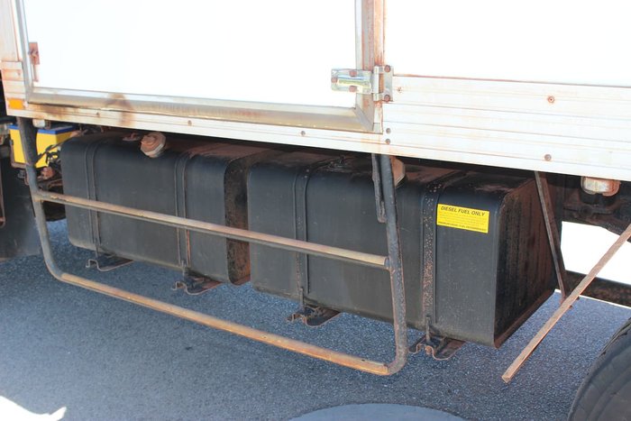 2015 ISUZU FTS800 CREW CAB AUTO 4X4 WHITE