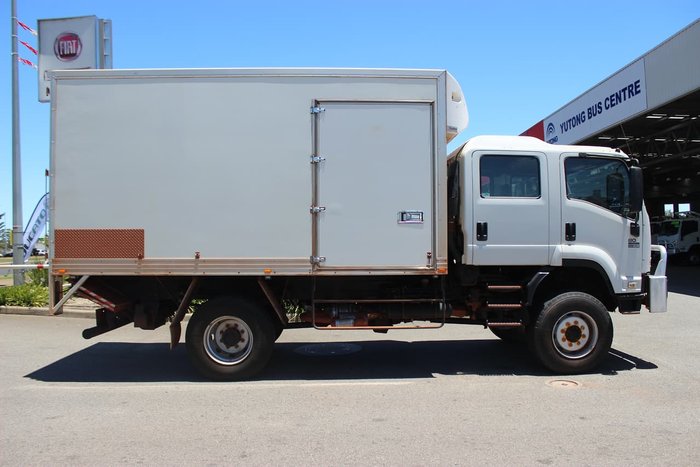 2015 ISUZU FTS800 CREW CAB AUTO 4X4 WHITE
