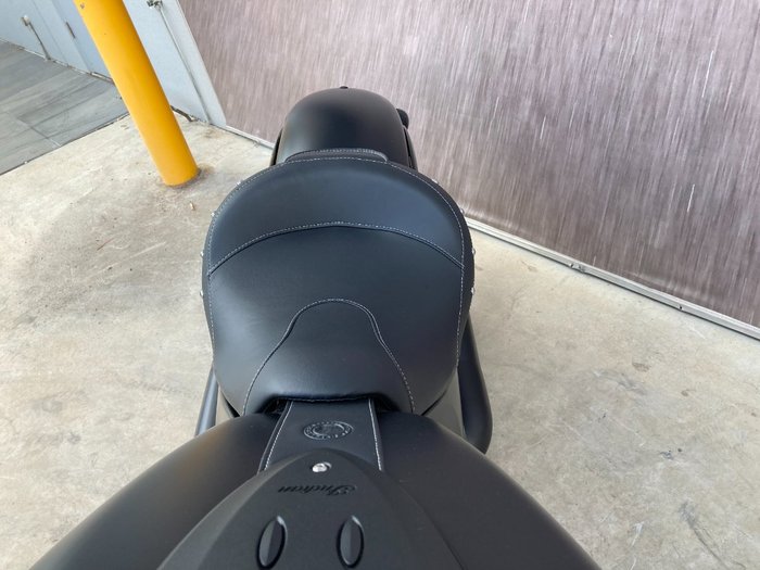 2020 Indian CHIEF DARK HORSE Black