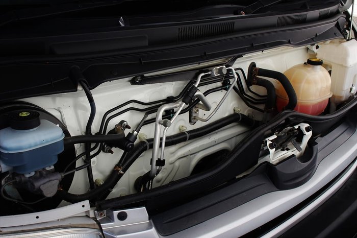 2008 Toyota Hiace Commuter TRH223R MY08 White