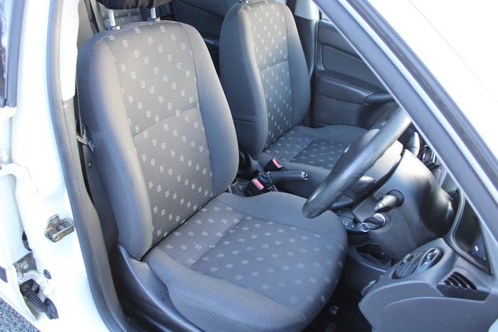 2004 Ford Focus CL LR MY03 White