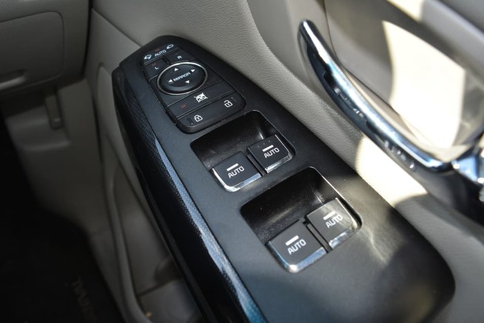 2016 Kia Carnival SLi YP MY16 Black