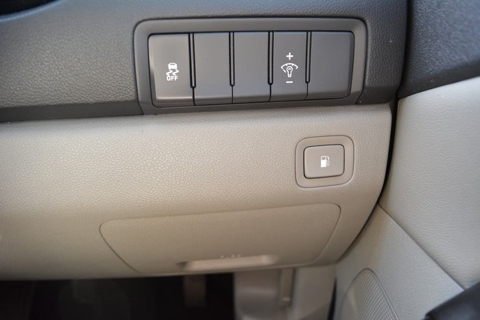 2016 Kia Carnival SLi YP MY16 Black