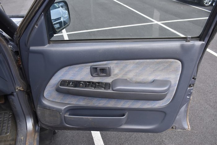 1998 Toyota Hilux SR5 RZN169R 4X4 Dual Range Grey