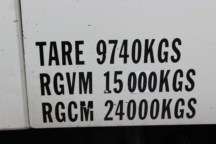 2009 HINO FG 1527 TIPPER AND CRANE WHITE