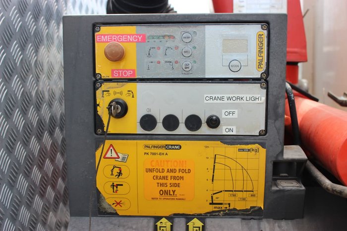 2009 HINO FG 1527 TIPPER AND CRANE WHITE